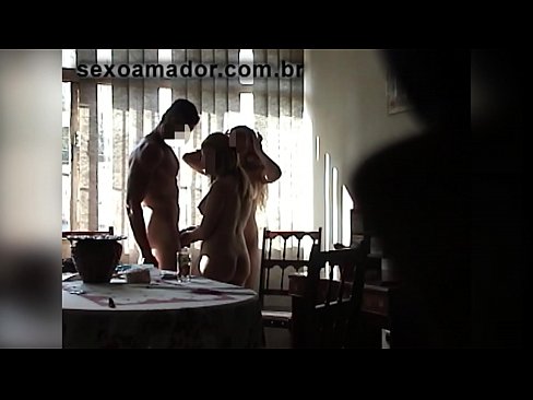 ❤️ Οι φίλοι του σεξ προσκαλούν έναν γιγαντιαίο άνδρα και ένα τρίο μαζί του Ποιότητα πορνό ️❤