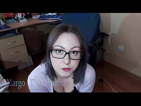 ❤️ Σέξι κορίτσι με γυαλιά πιπιλίζει Dildo βαθιά στην κάμερα Ποιότητα πορνό ️❤